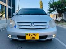 A picture of Toyota ist Price 8 000 000tsh Cc 1290 Year 2004