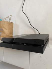 A picture of PlayStation 4 FAT VERSION 11