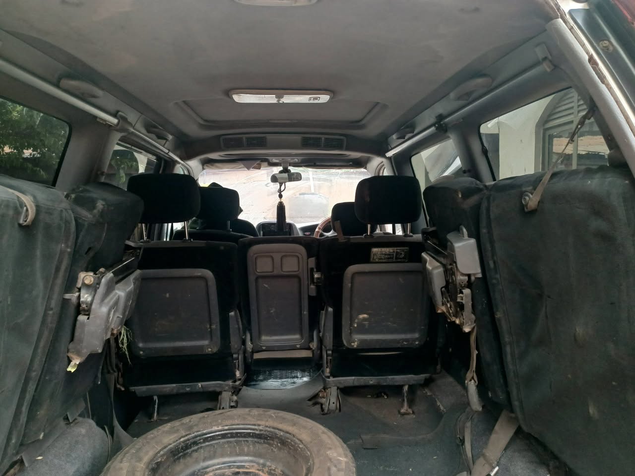 A picture of Toyota Noah 2000