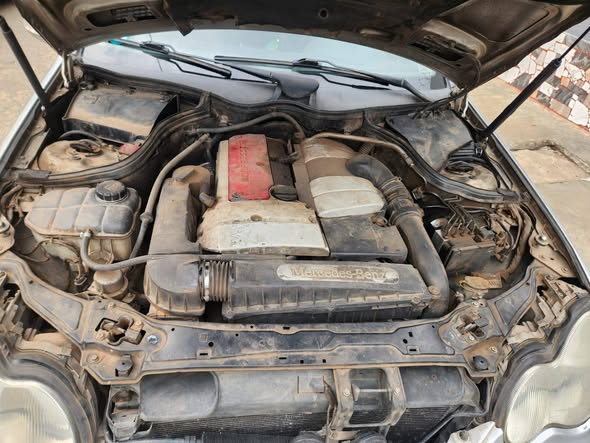 A picture of Use Mercedes Benz C class in a good condition everything