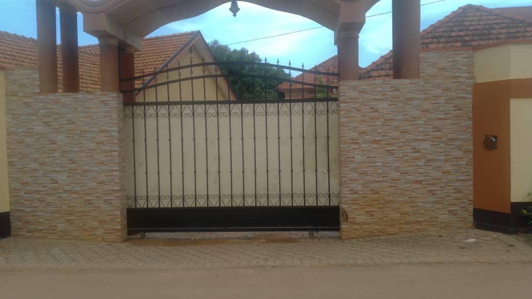 A picture of House on sale in kiwatule
