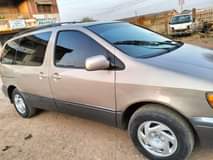 A picture of Toyota Sienna 02 Model