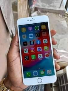 A picture of iPhone 6 GB 128 better finga safi camera kali sana