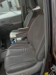 A picture of Toyota sienna 013 keyless Neatly used Price 8 9m Location