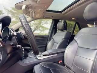 A picture of Mercedes Benz ML350