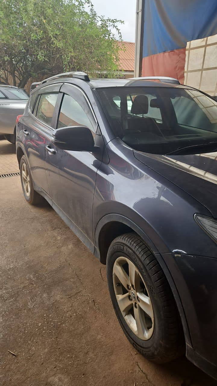A picture of RAV4 2013 MODEL