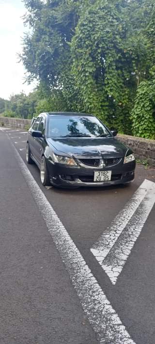 mitsubishi lancer