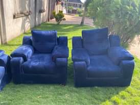 A picture of SOFA SET KUBWA MPYA KABISA HAZIJAWAH KUKALIWA KABISA ZIMENUNULIWA 1