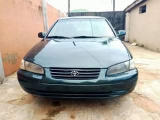 A picture of 2000 Toyota Camry