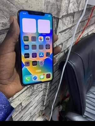 A picture of Iphone Xs