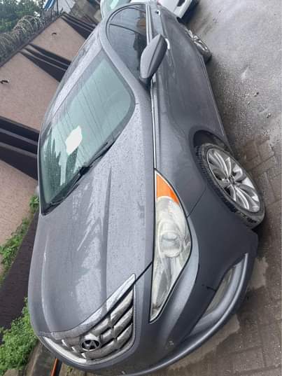 A picture of HYUNDiA SONATA 2012 Engine working perfectly Gear More