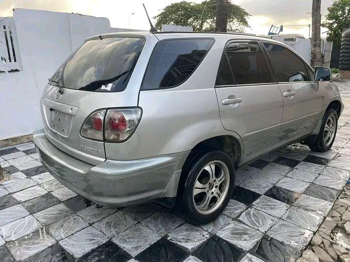 A picture of TOYOTA HARRIER