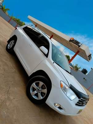 A picture of Toyota Highlander 2011