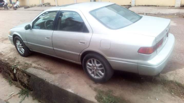 A picture of 2002 Toyota Camry V6