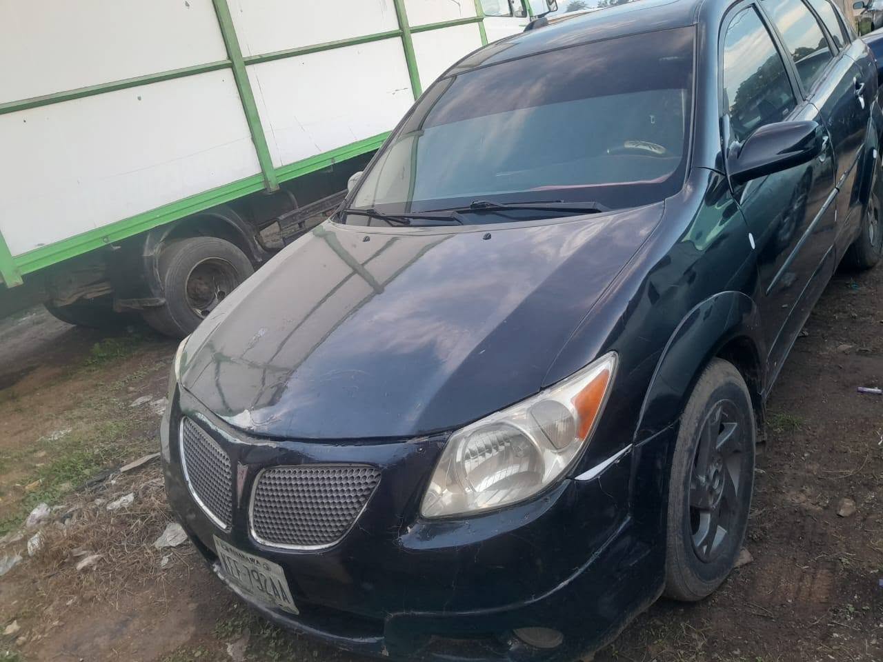 A picture of Pontiac Vibe 2004