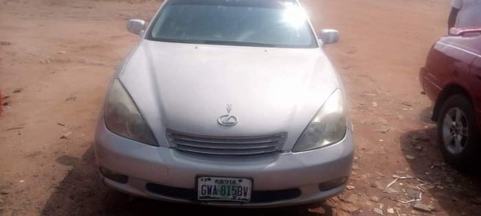 A picture of Lexus es 300