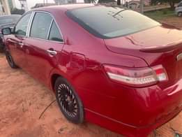A picture of Unregistered 2011 Toyota Camry Available Keyless Alloy rims open roof