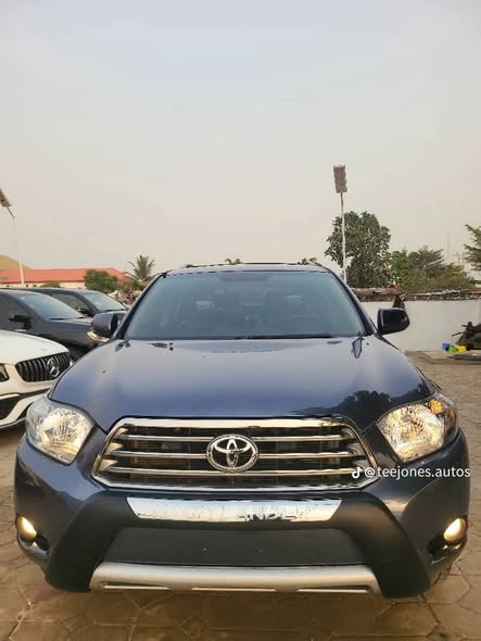 A picture of Toyota highland 08