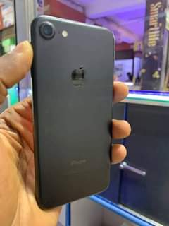 A picture of IPhone 7 256gb at 370k