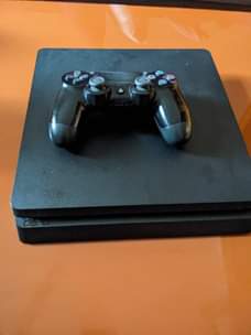 A picture of Ps4 slim