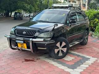 A picture of Toyota Harrier Old