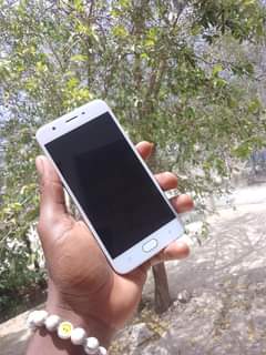 A picture of Oppo a57 ram 4gb ROM 64gb Fingerprints mbele ya kioo