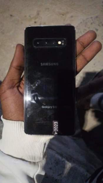A picture of SAMSUNG S10