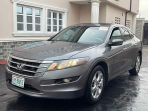 A picture of tokubo standard This is brand standard Honda crosstour 2011 model
