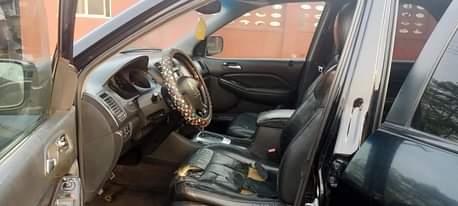 A picture of Acura MDX on top notch condition 06