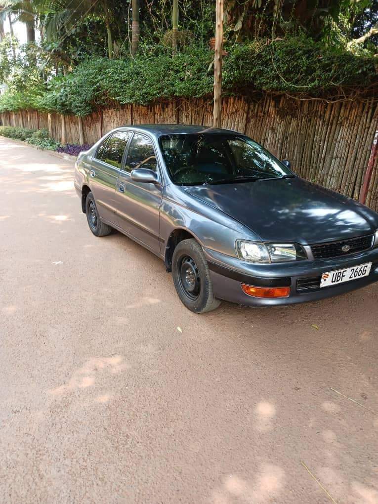 A picture of 2000 Toyota corona