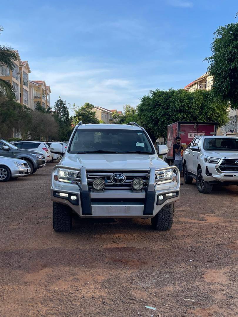 A picture of Toyota Land Cruiser 2021 UGX 330 000 000