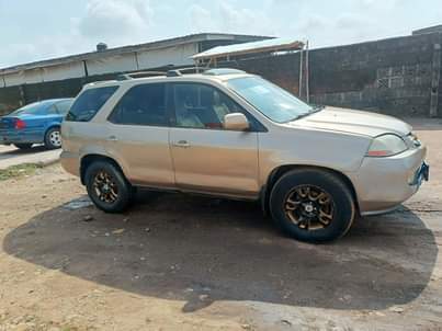 A picture of Acura MDX full options