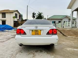 A picture of Toyota crown athletic