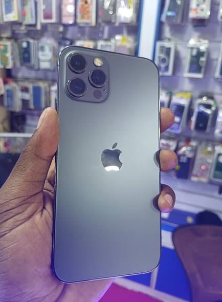 A picture of Iphone 12 pro 128gb