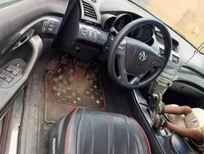 A picture of 2009 model ACURA MDX with pure first body Engine never