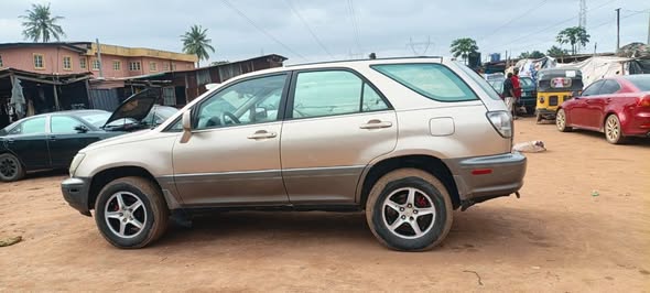 A picture of Lexus rx300 2002 awoof deals