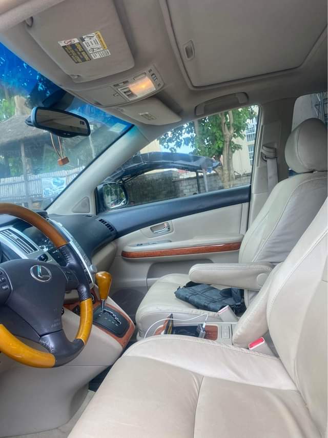 A picture of Lexus rx400h