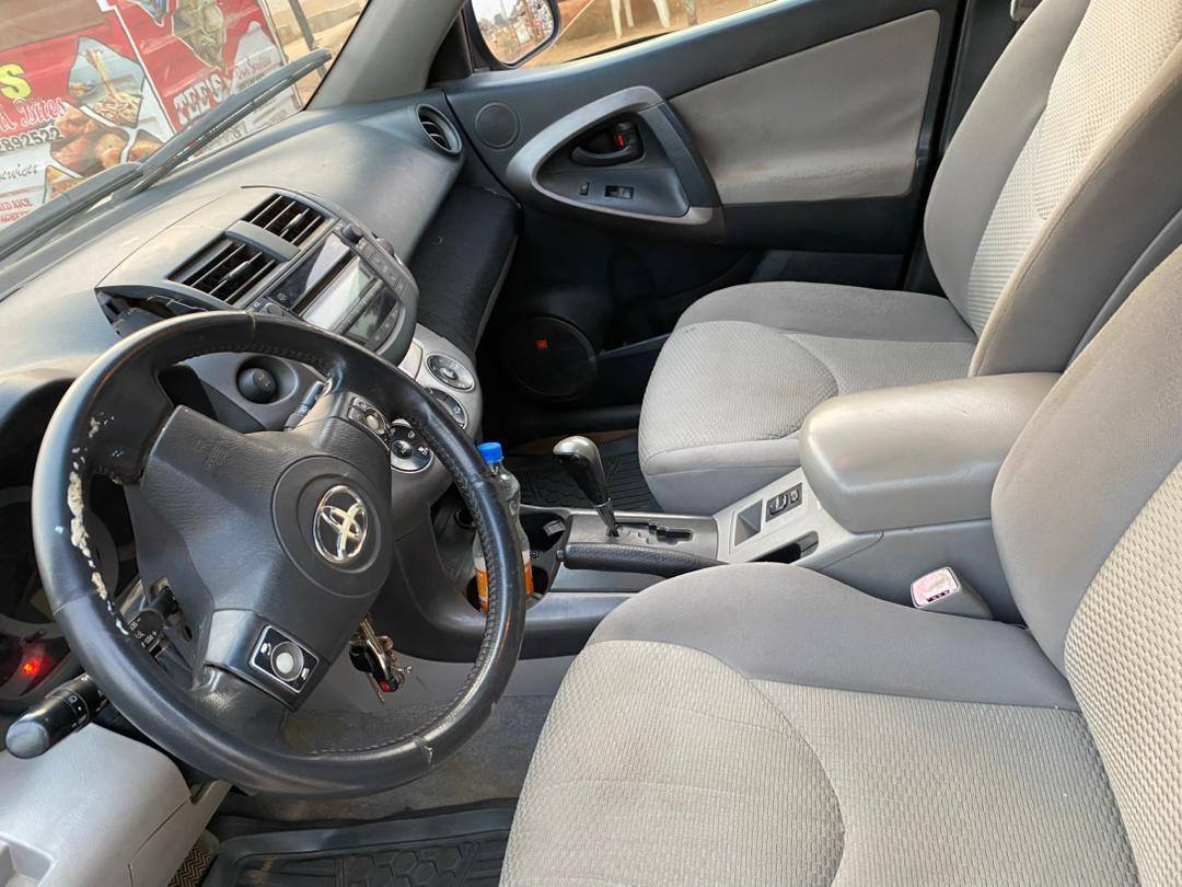 A picture of Toyota RAV4 2008