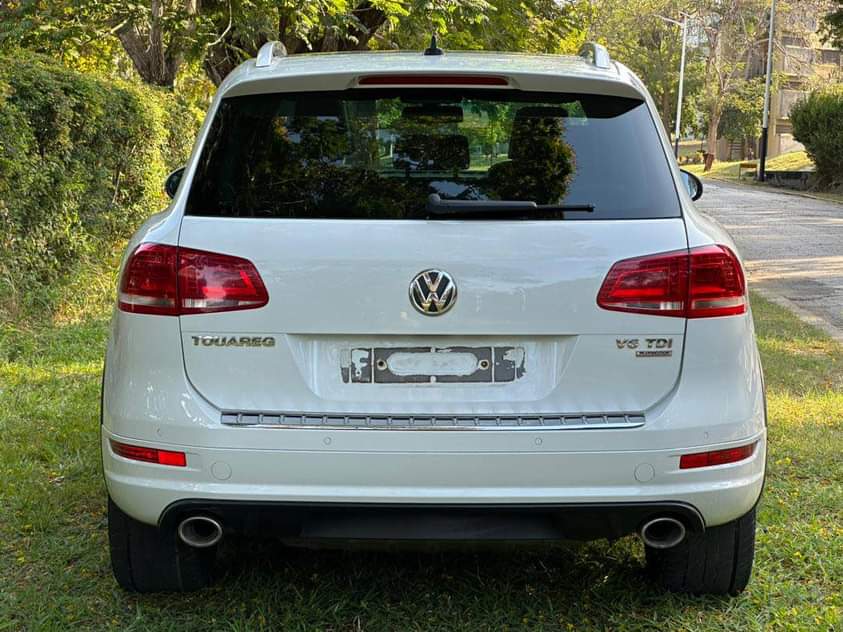 A picture of VOLKSWAGEN TOUAREG 2015