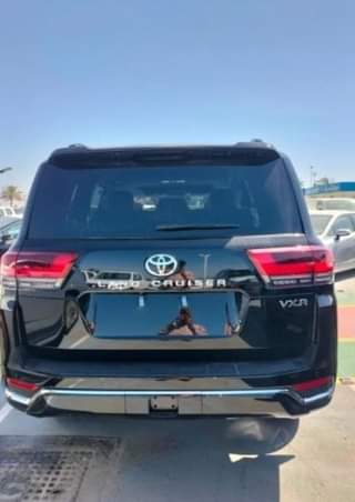 A picture of Toyota land cruiser 2023 zero km bullet proof