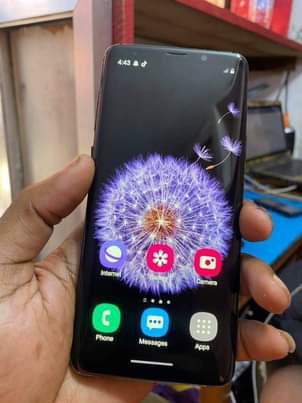 A picture of Samsung s9 pluss