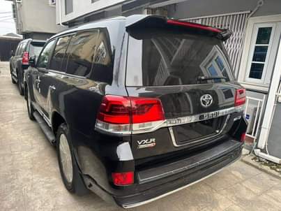 A picture of 2021 Toyota Landcruiser V8