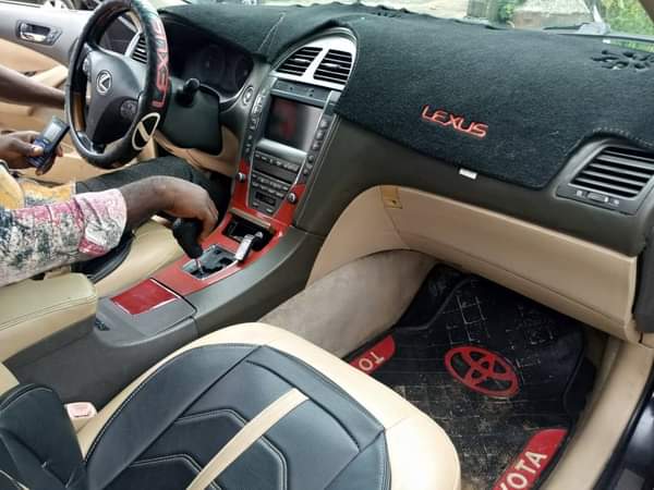 A picture of Distress sale 2008 Lexus es350 Engine gear AC is ok