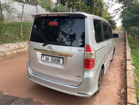 A picture of Toyota Noah