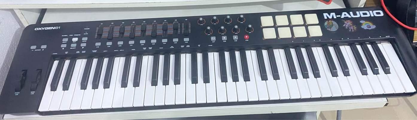 A picture of MAUDIO OXYGEN 61 MK4 MIDI CONTROLLER KEYBOAD