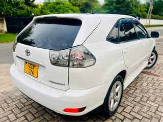 A picture of TOYOTA HARRIER