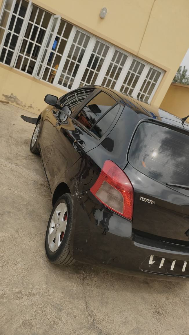 A picture of Cleaning tokunbo Toyota Yaris 09 010 very low fuel 7