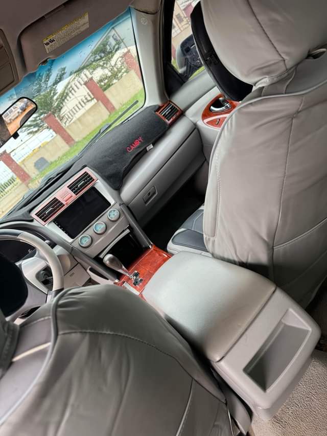 A picture of Camry 08