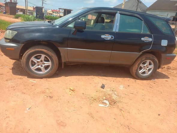 A picture of Smart Lexus RX 300 Just 4U