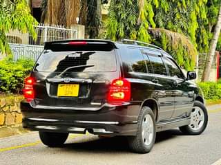 A picture of TOYOTA KLUGGER GOOD NEW FOR SELL 17M OR EXCHANGE SO